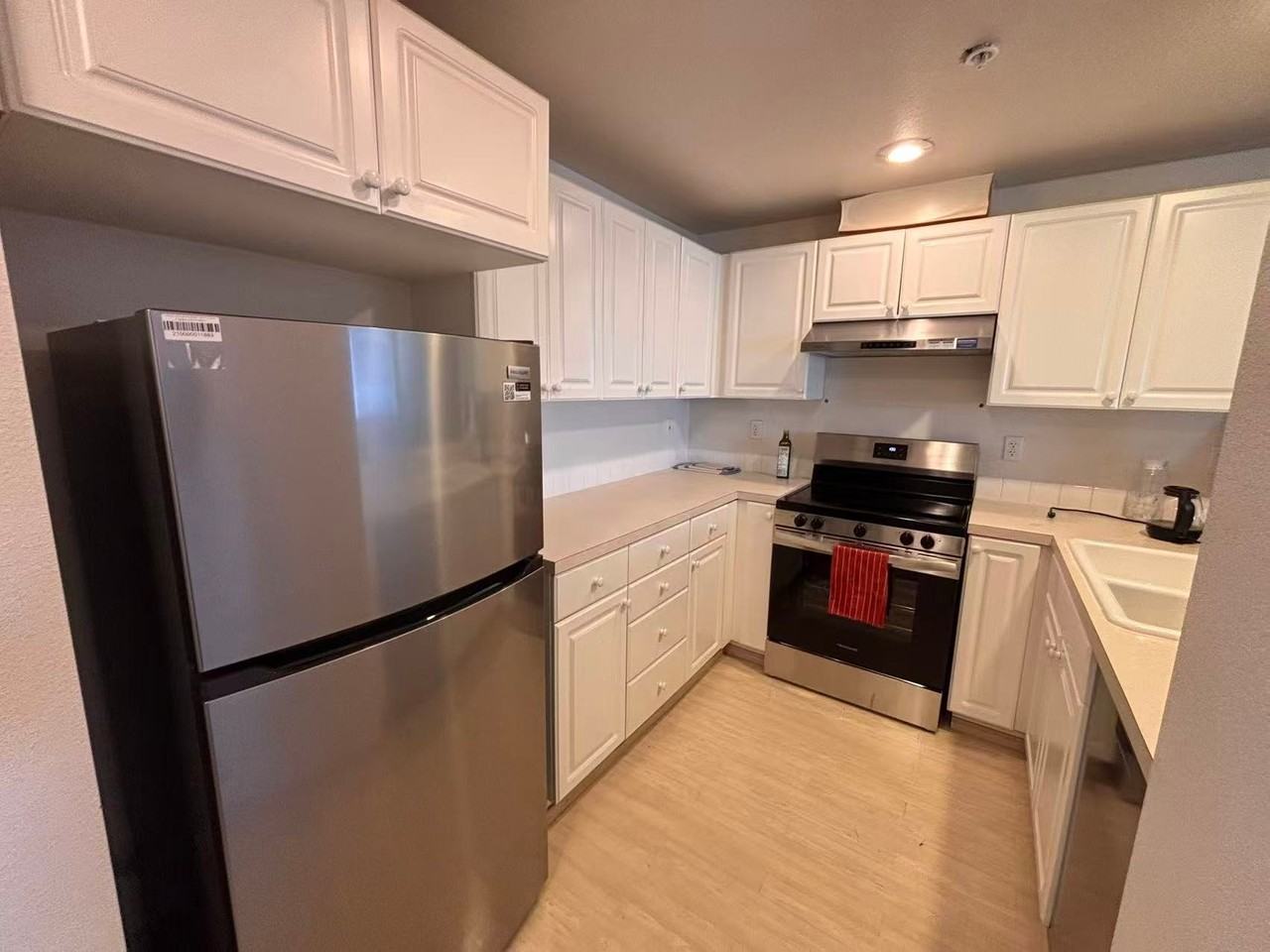 1160 Monroe Ave Ne #D3 - Photo 3 of 10