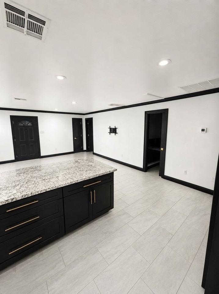 1300 Avenue B - Photo 5 of 13
