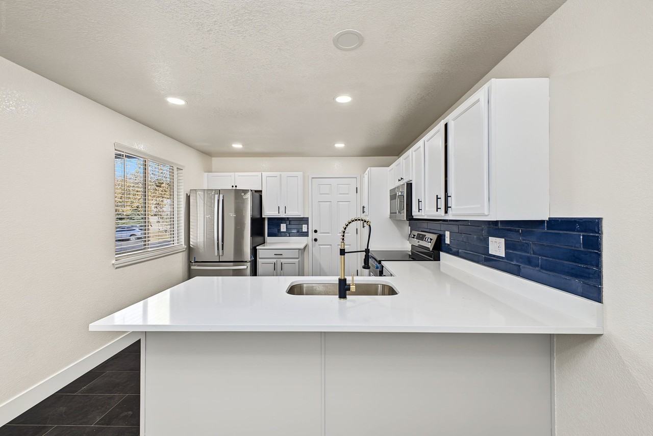 520 W 114th Pl - Photo 4 of 27
