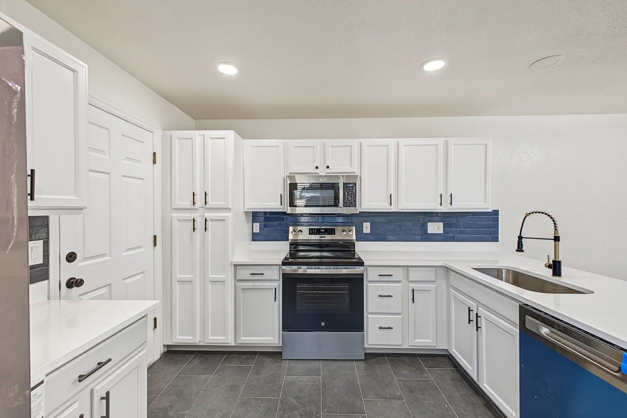 520 W 114th Pl - Photo 5 of 27