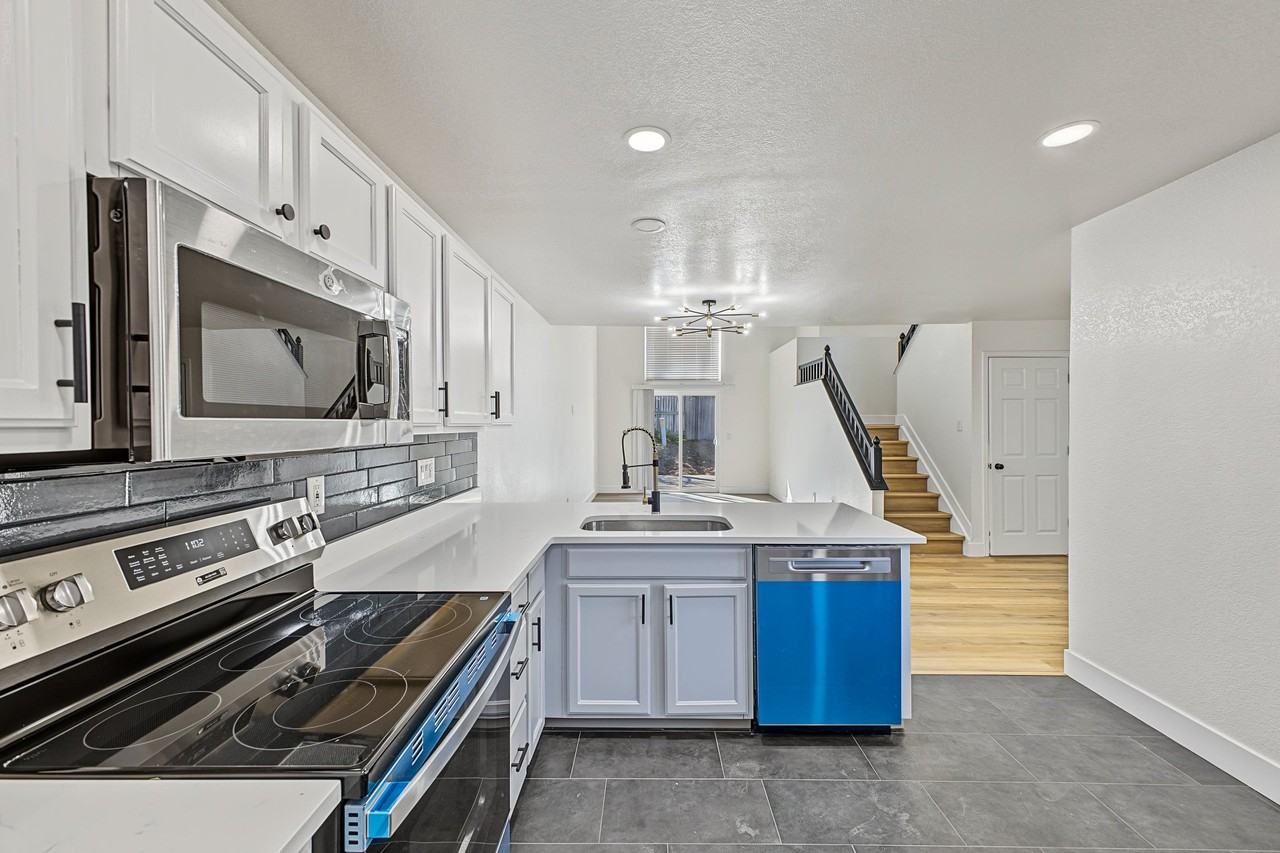 520 W 114th Pl - Photo 7 of 27