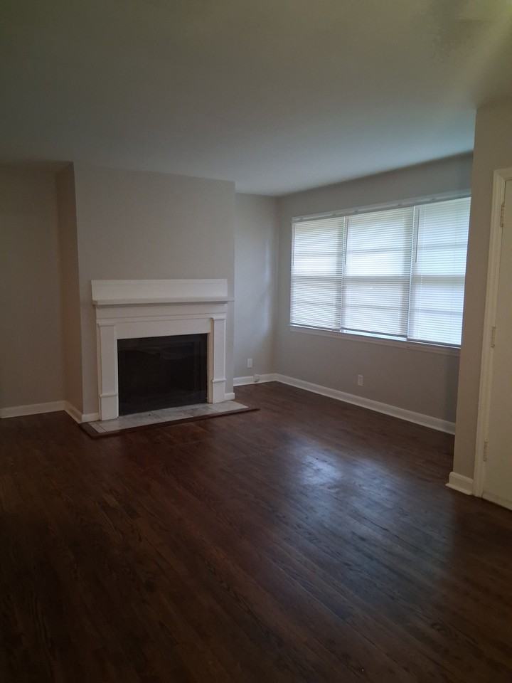 2000 Queens Ct - Photo 2 of 11