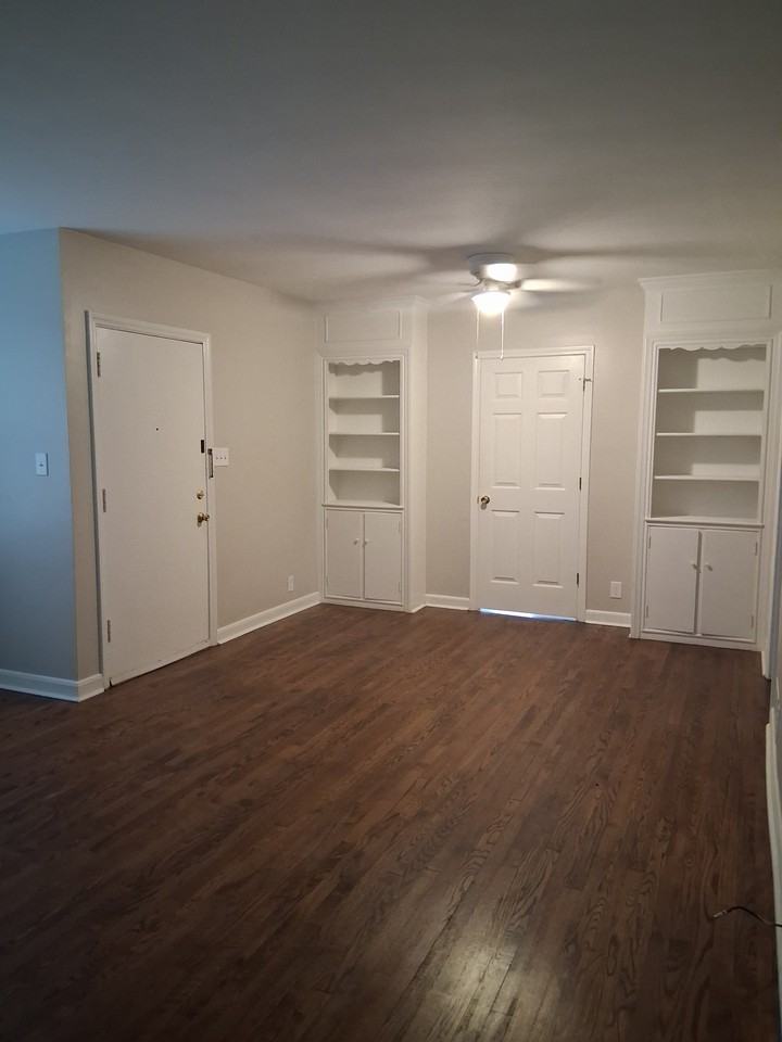 2000 Queens Ct - Photo 3 of 11