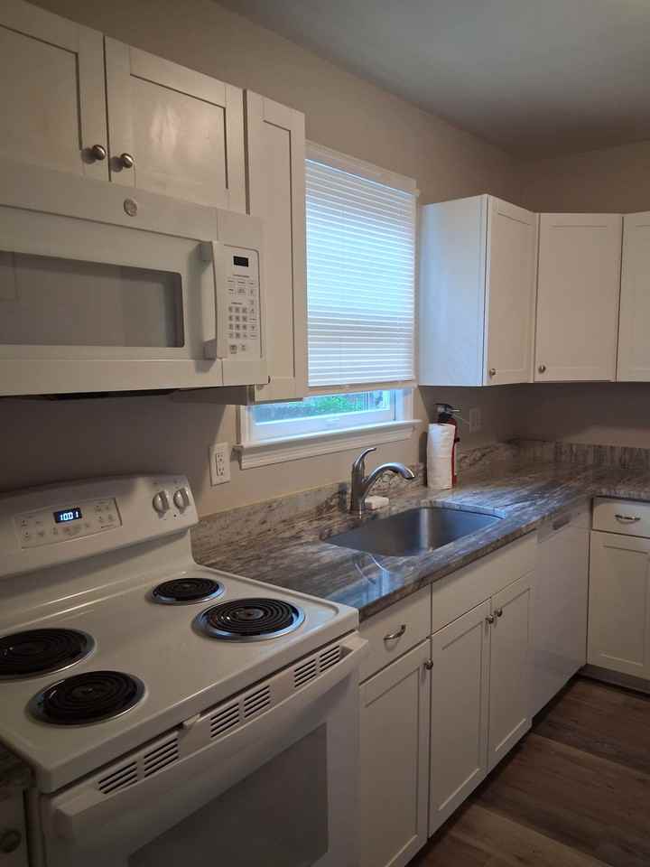 2000 Queens Ct - Photo 5 of 11