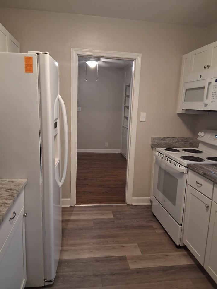2000 Queens Ct - Photo 6 of 11