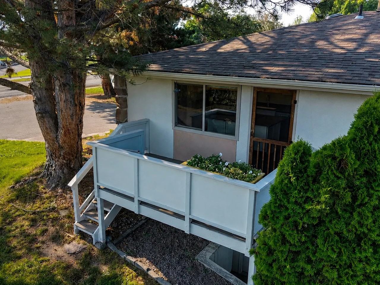 1625 Clements Rd - Photo 2 of 24