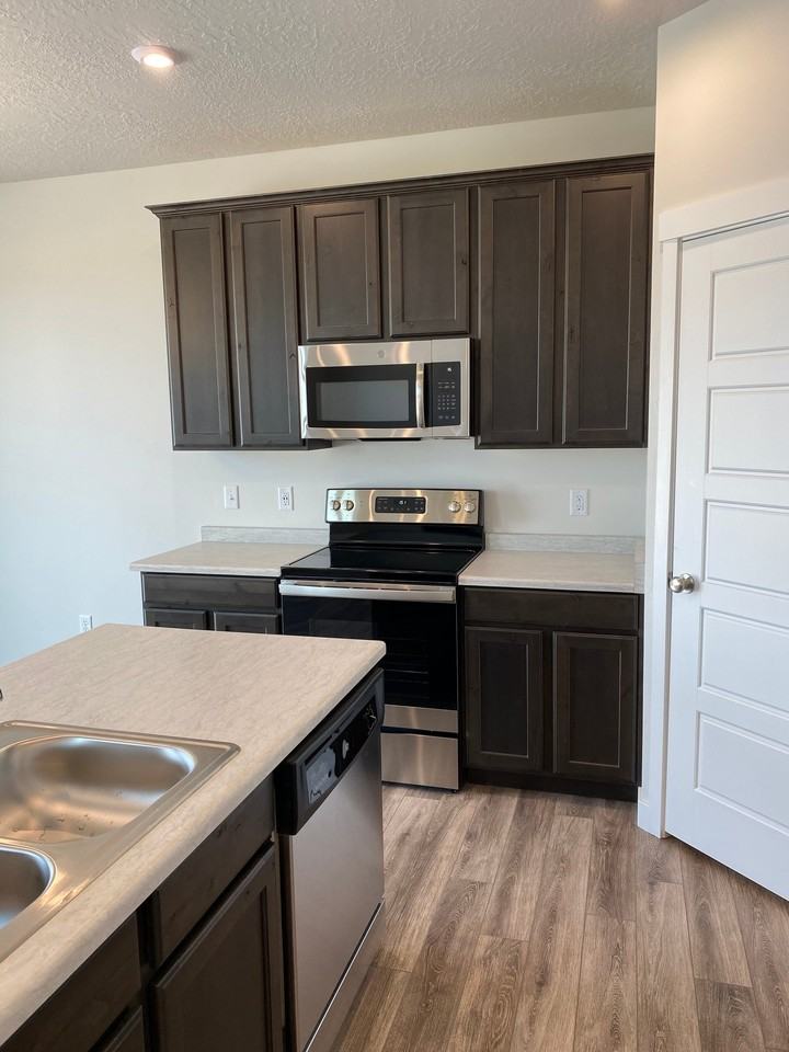 2542 W Townhouse Dr - Photo 2 of 13