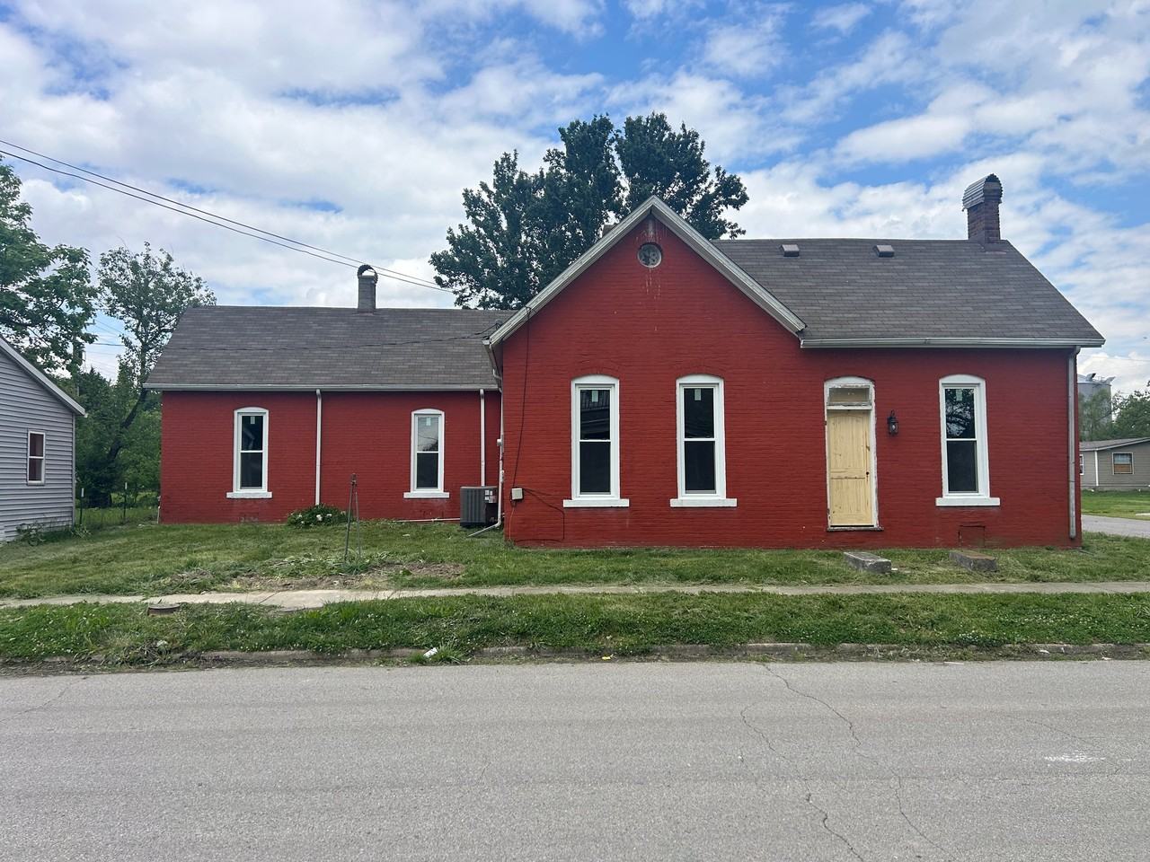 300 W Howard St - Photo 2 of 18
