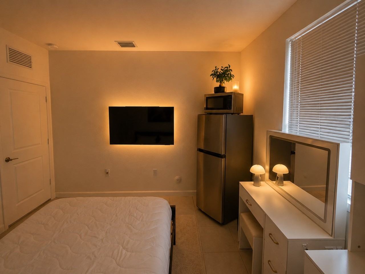 2634 Se 9th St - Photo 3 of 11