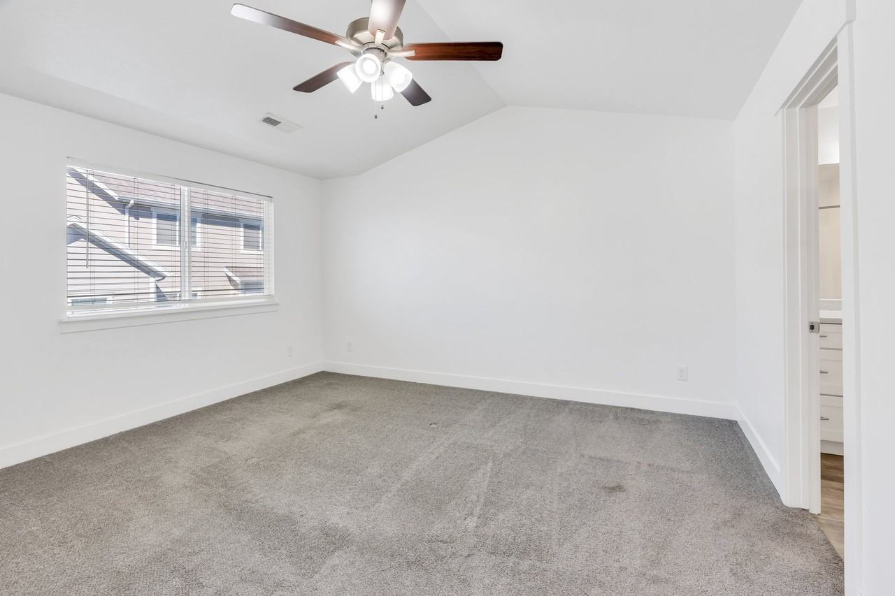 1537 Nw - Photo 3 of 32