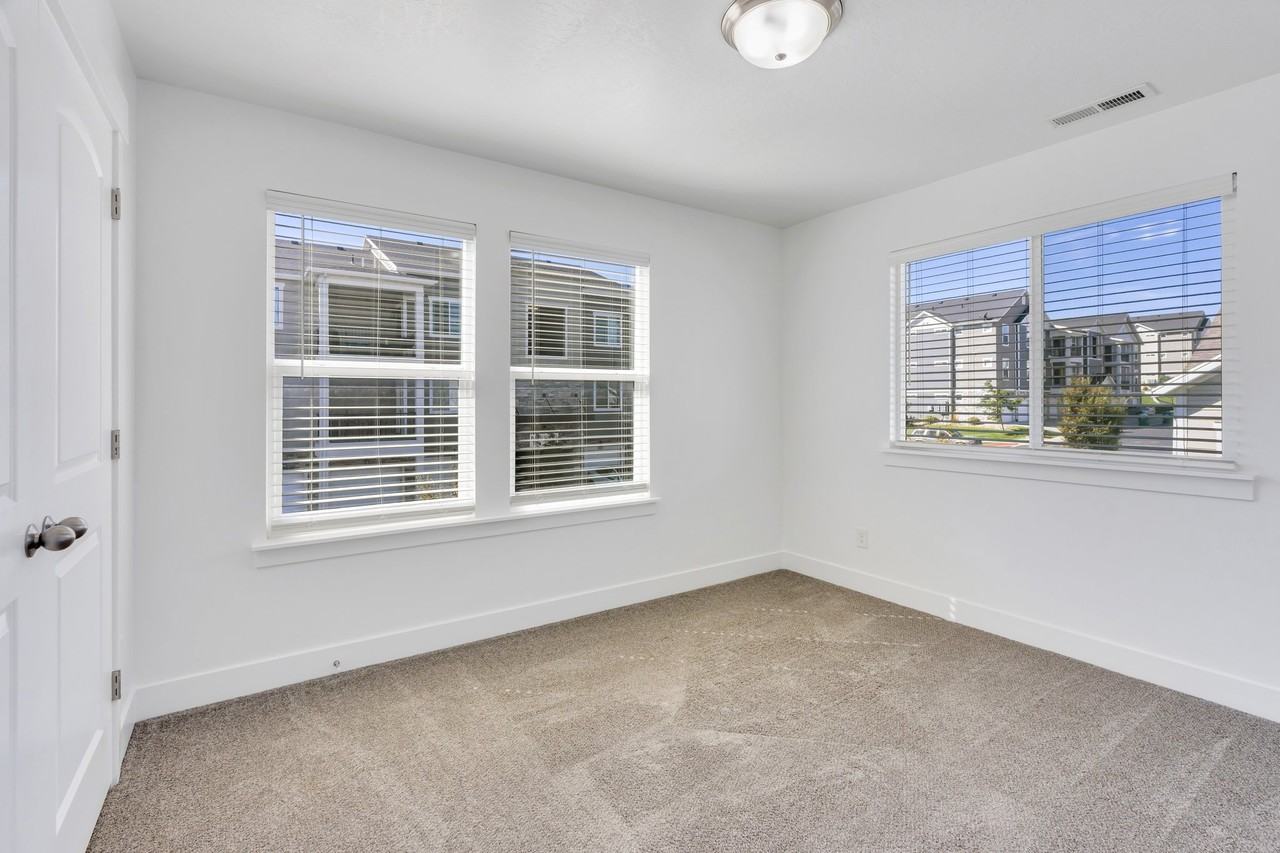 1537 Nw - Photo 4 of 32