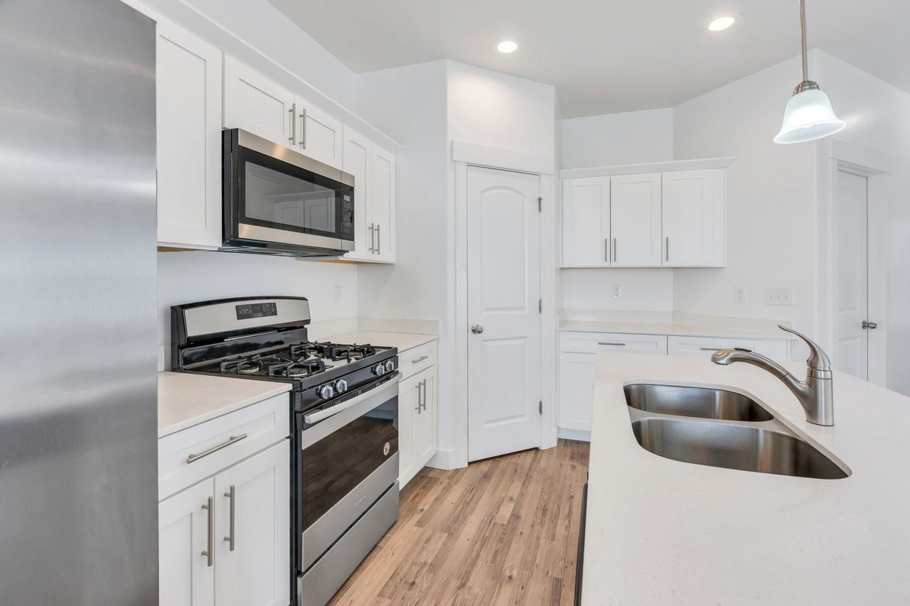 1537 Nw - Photo 5 of 32