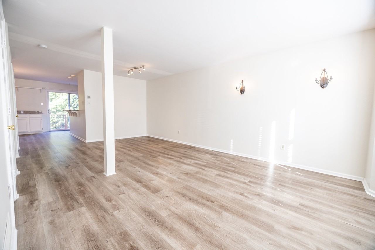 1104 Coventry Pointe Ln - Photo 2 of 20