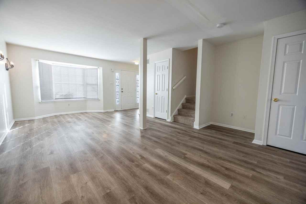 1104 Coventry Pointe Ln - Photo 4 of 20