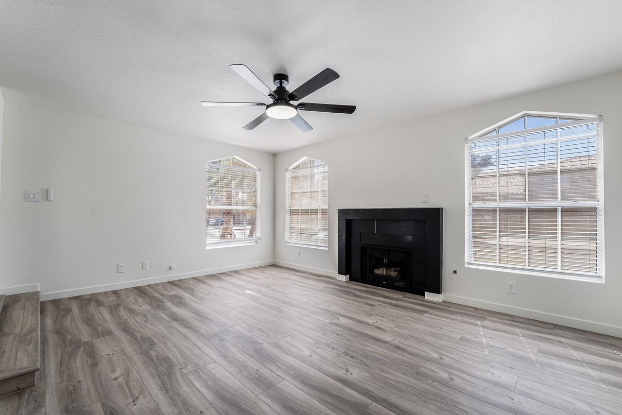 2824 Dawn Crossing Dr - Photo 2 of 12