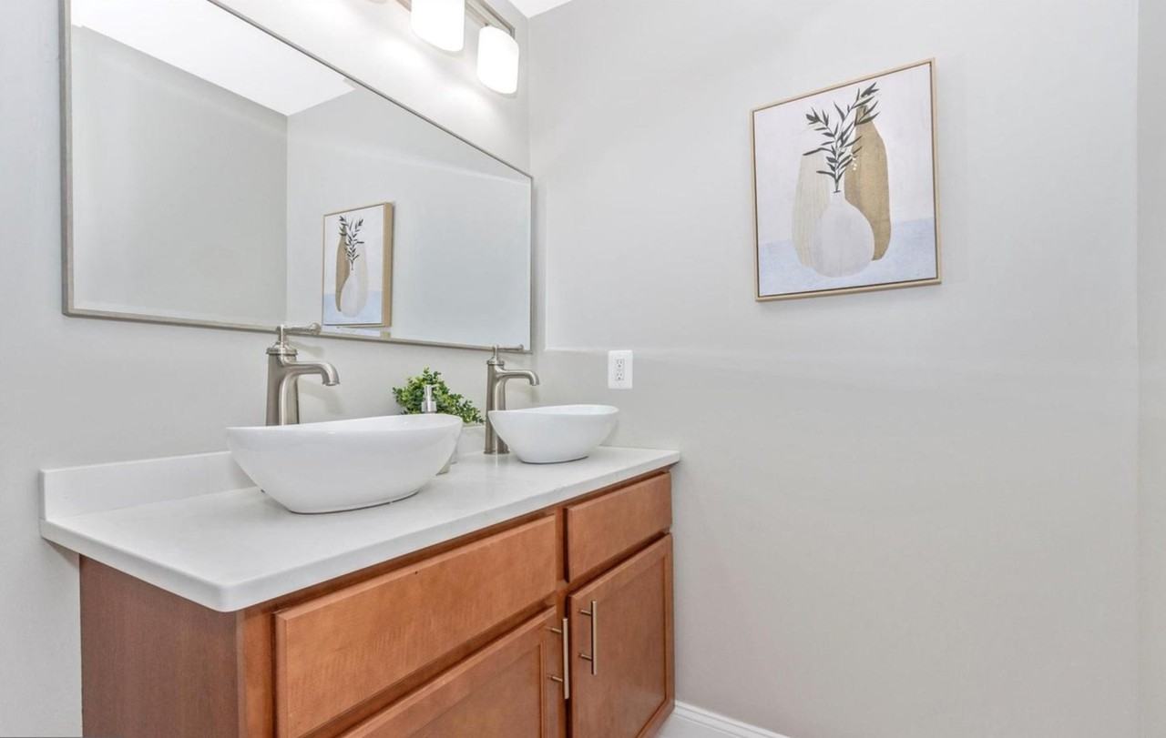 321 N Stricker St - Photo 4 of 11