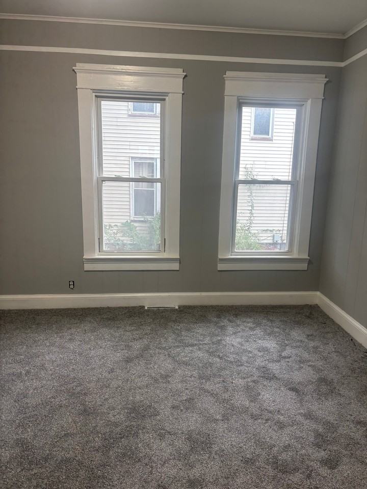 842 44th St - Photo 5 of 9
