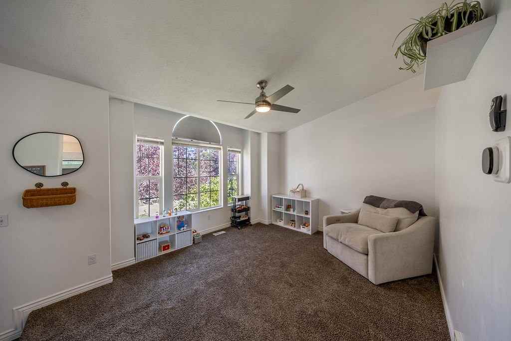 2674 Se - Photo 2 of 16