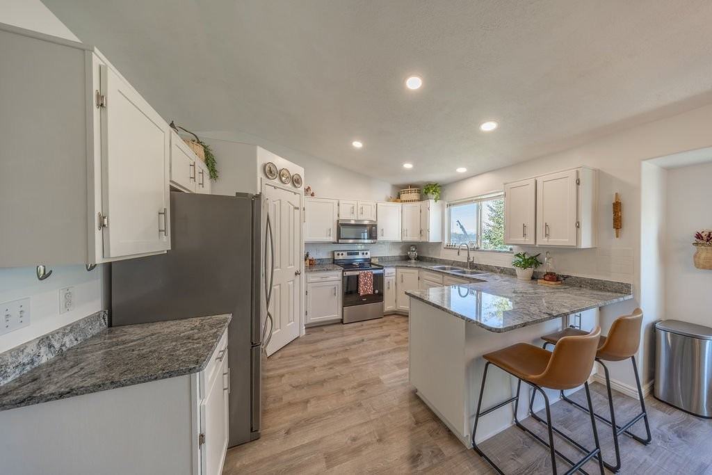 2674 Se - Photo 3 of 16