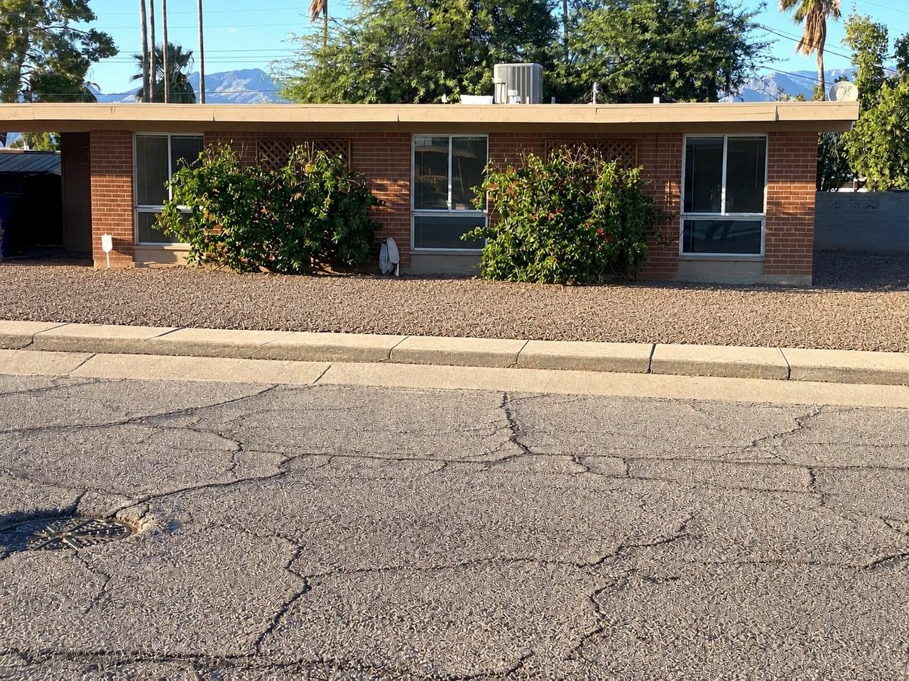 8209 E Balfour Dr - Photo 3 of 33
