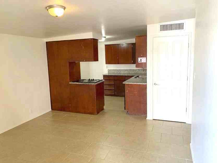 8209 E Balfour Dr - Photo 7 of 33