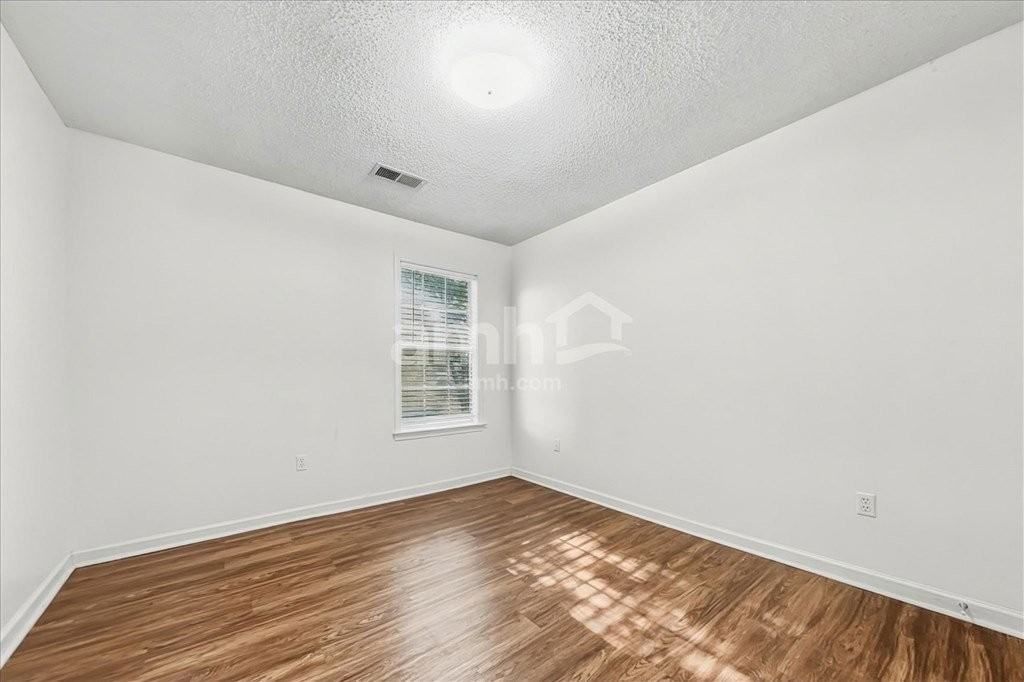 10636 Wyckford Dr - Photo 3 of 15