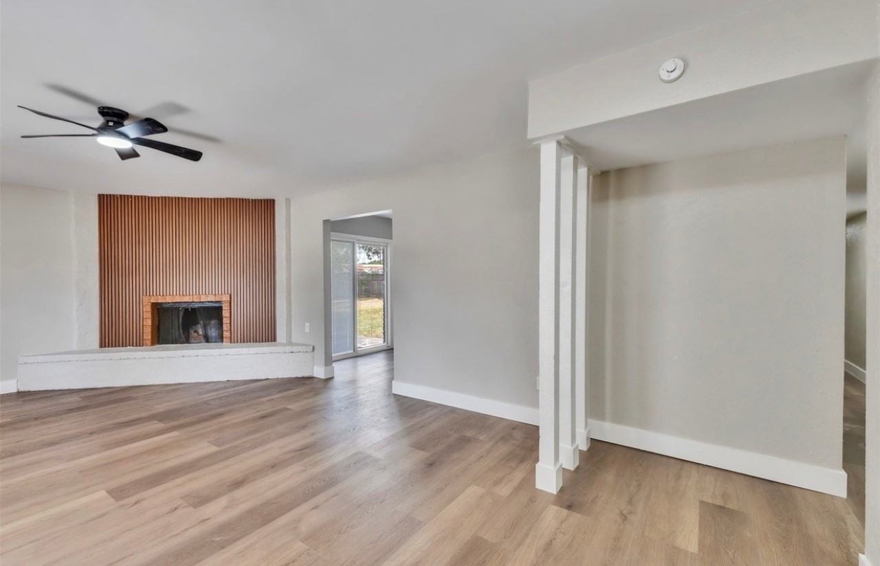 22926 Millgate Dr - Photo 4 of 20