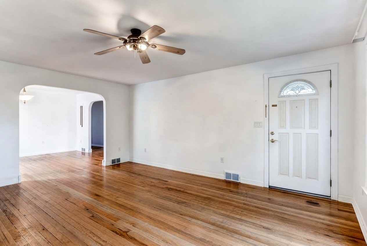4810 S Thompson Ave - Photo 2 of 13