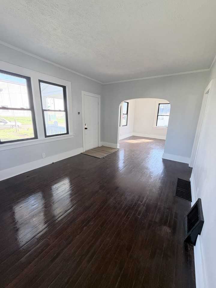4964 S 36th St - Photo 5 of 15
