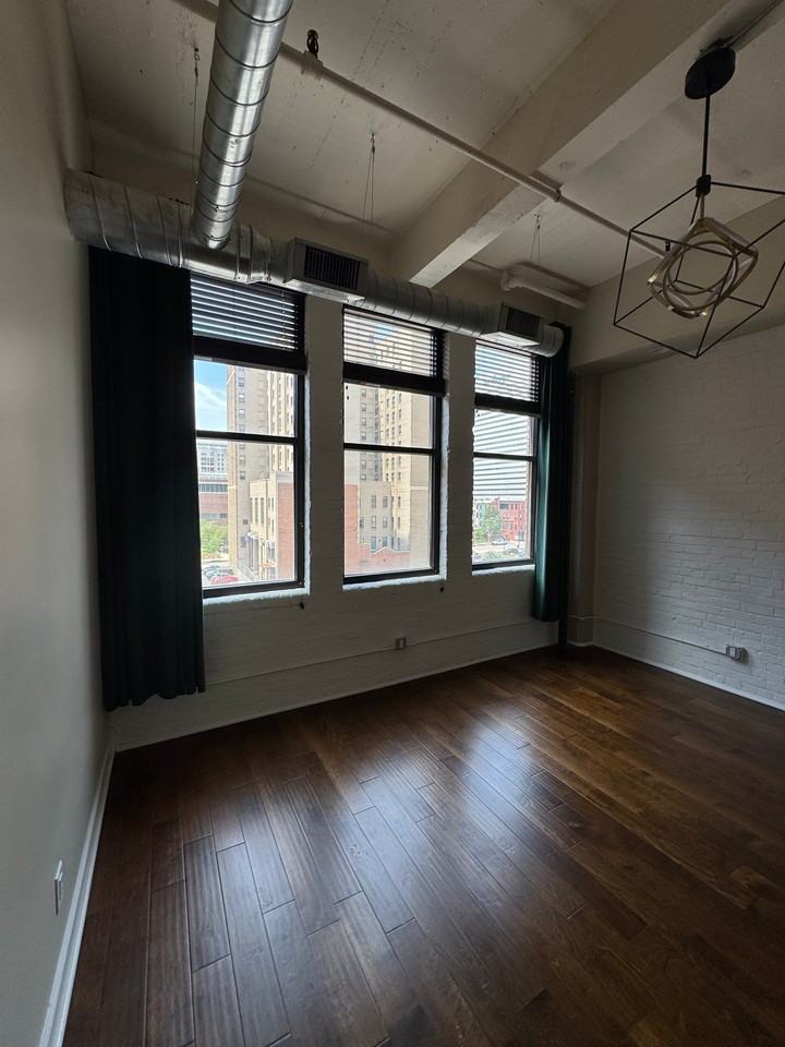 817 Main St #4C - Photo 7 of 9