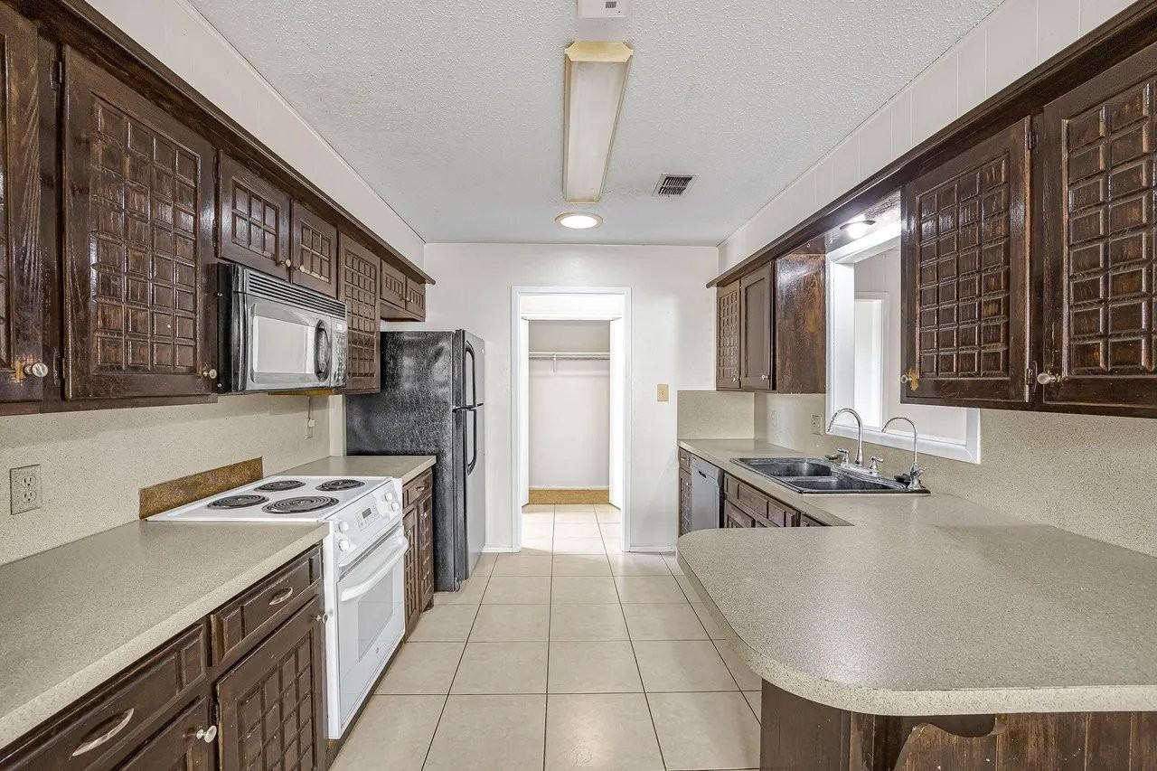 4811 55th St - Photo 2 of 20