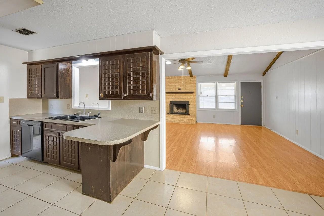 4811 55th St - Photo 4 of 20