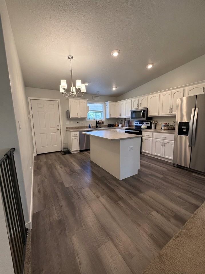 2503 Carriage Dr - Photo 4 of 13