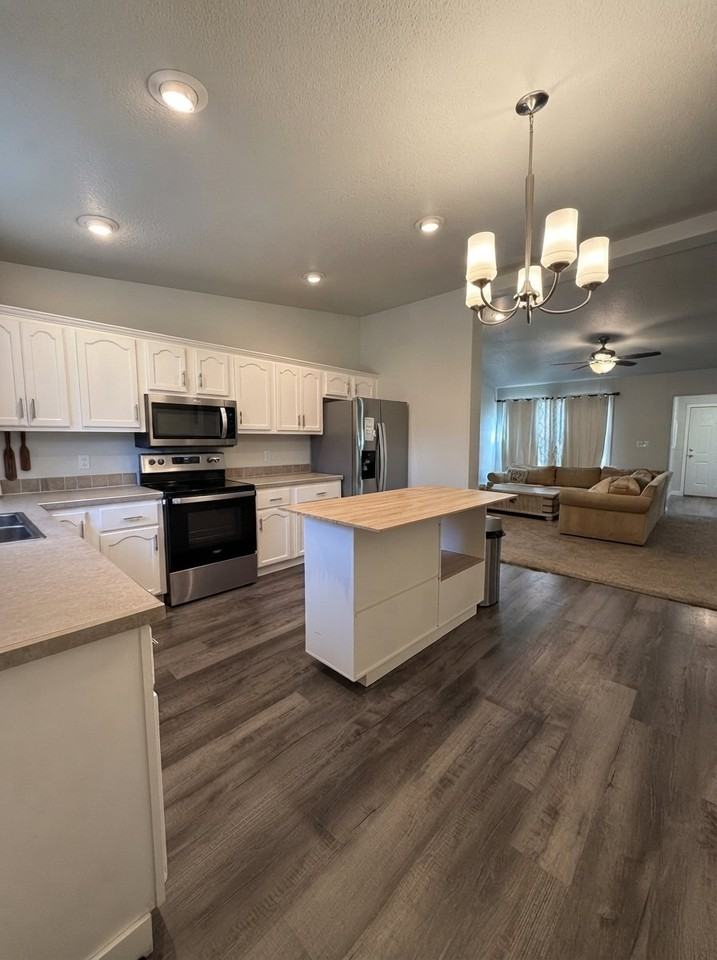 2503 Carriage Dr - Photo 5 of 13