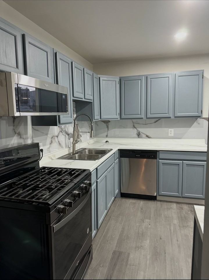 414 1/2 Harris St - Photo 4 of 12
