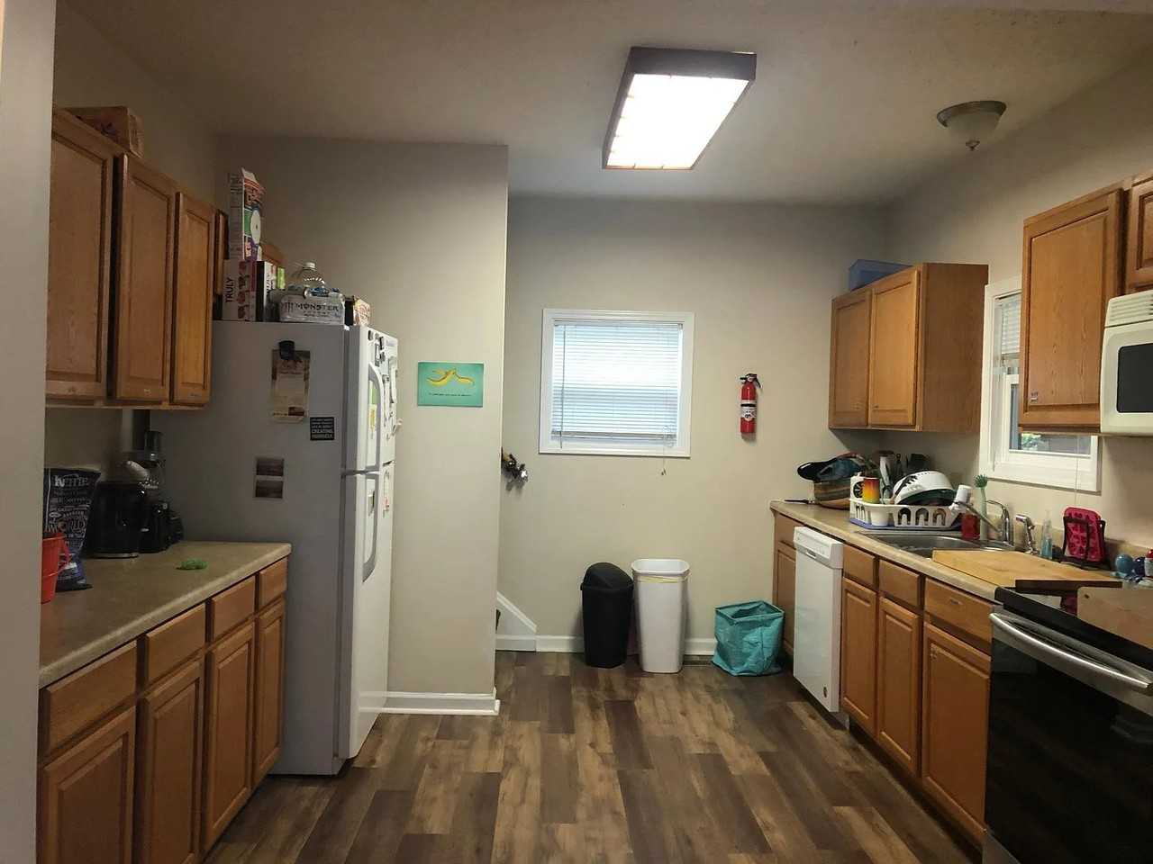 534 S Washington St - Photo 5 of 19