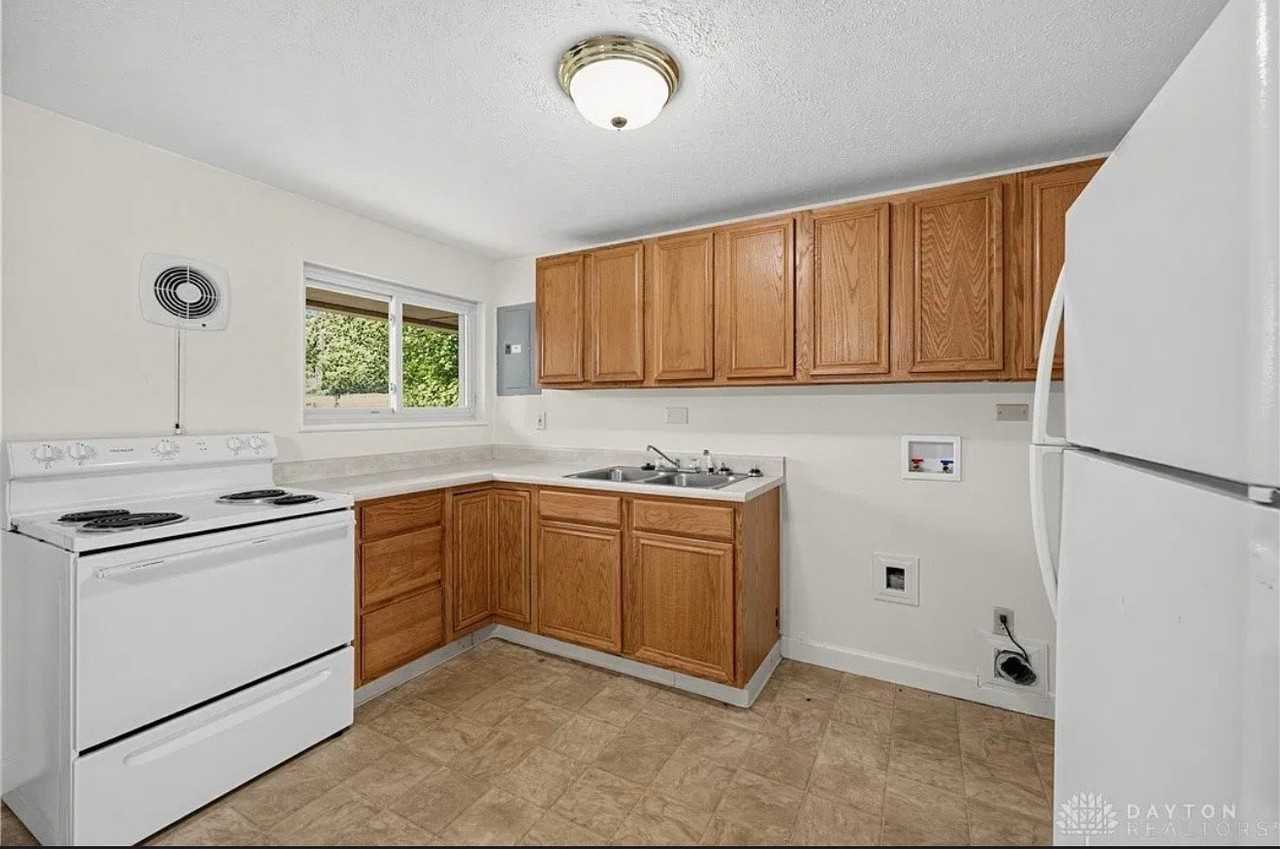 2236 Norway Dr - Photo 5 of 16