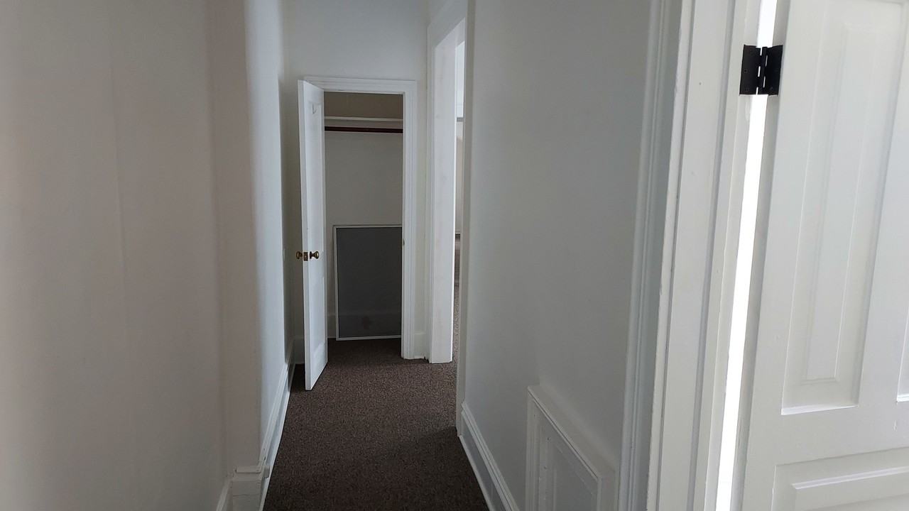 417 N Court St #4 - Photo 4 of 12