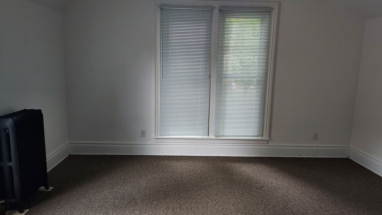 417 N Court St #4 - Photo 6 of 12