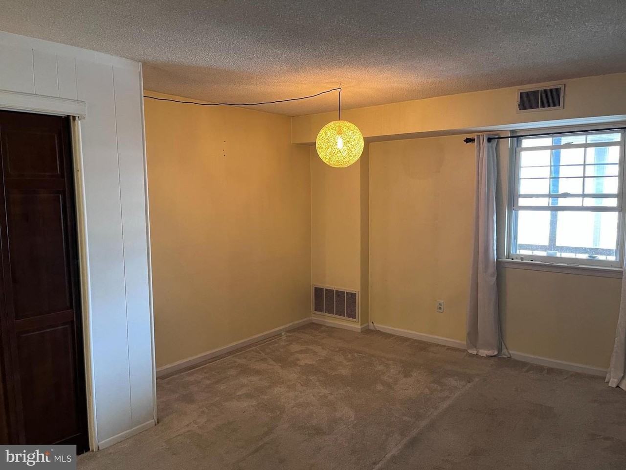 112 Riversedge Dr - Photo 6 of 8