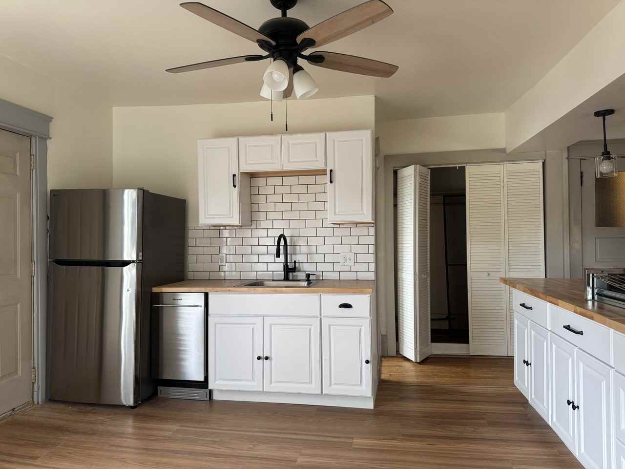 1425 Spring Garden Ave - Photo 4 of 7