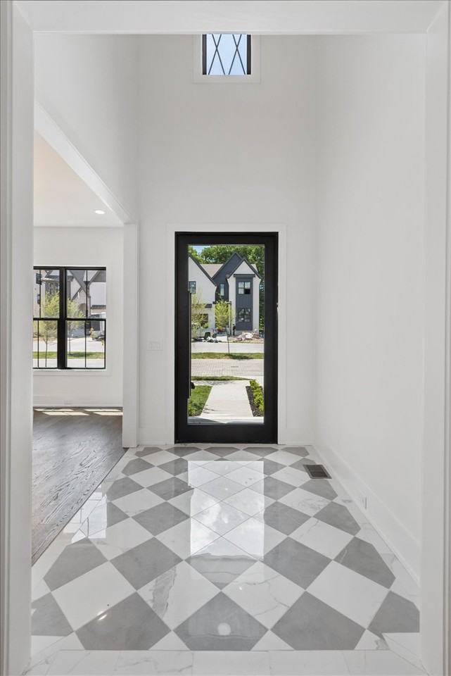 508 Stonewall Way - Photo 2 of 14