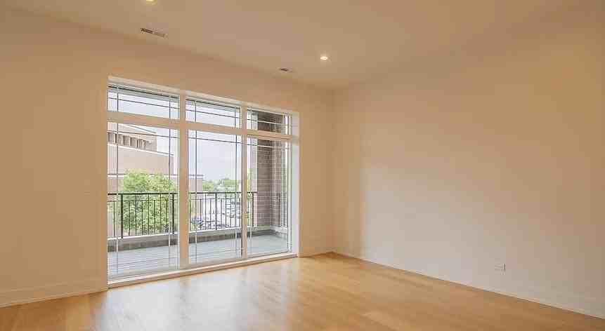 2046 W Washington Blvd #3 - Photo 3 of 14