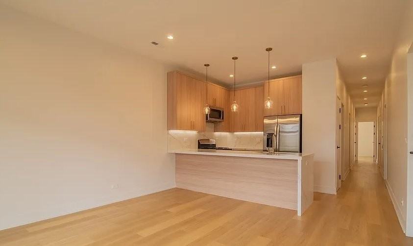 2046 W Washington Blvd #3 - Photo 6 of 14