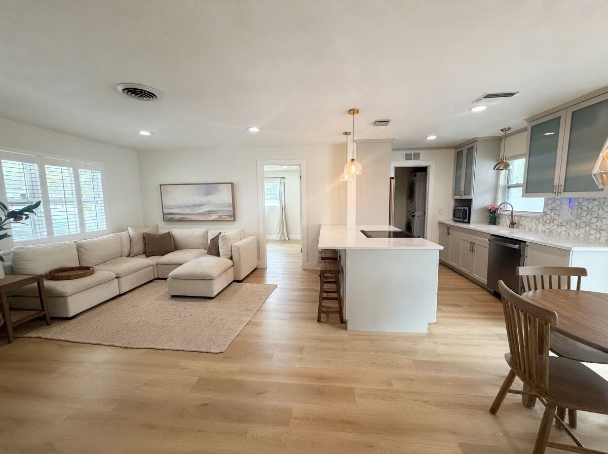 1790 Mississippi Ave Ne - Photo 3 of 16