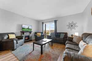 featured image of 2911 Vineyards Pkwy #2