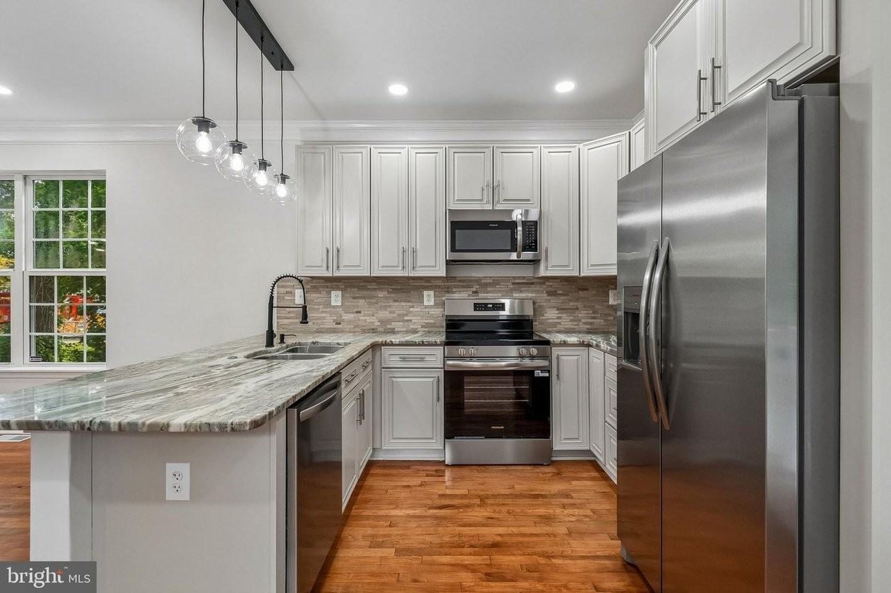 422 58th St Ne - Photo 5 of 20