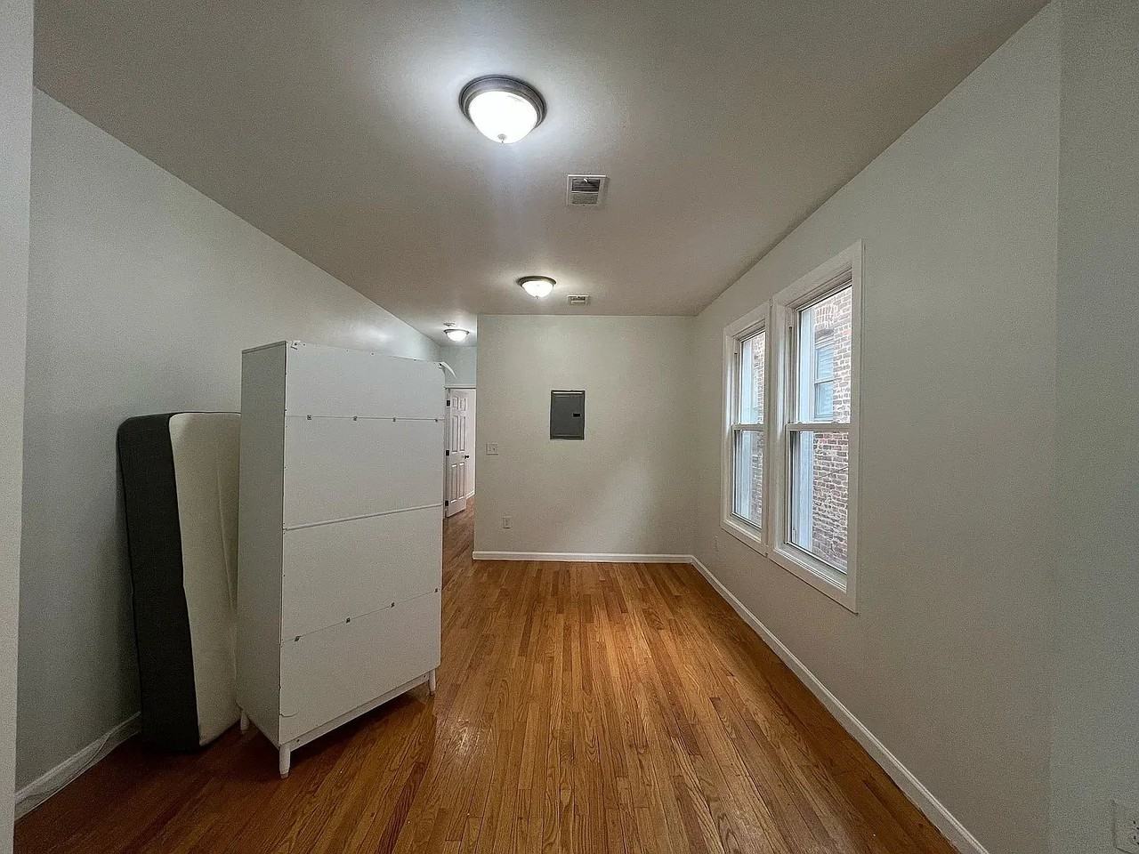 140 Wilkinson Ave #3R - Photo 2 of 6