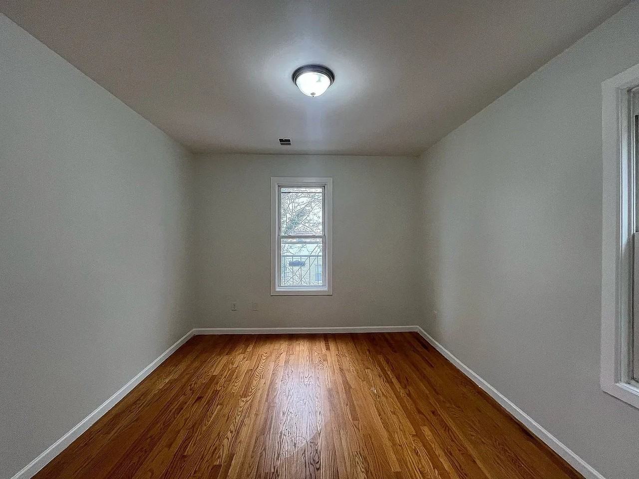 140 Wilkinson Ave #3R - Photo 3 of 6