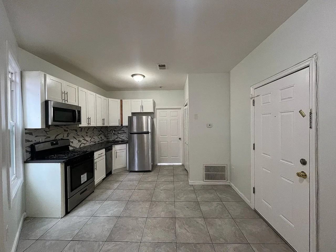 140 Wilkinson Ave #3R - Photo 4 of 6